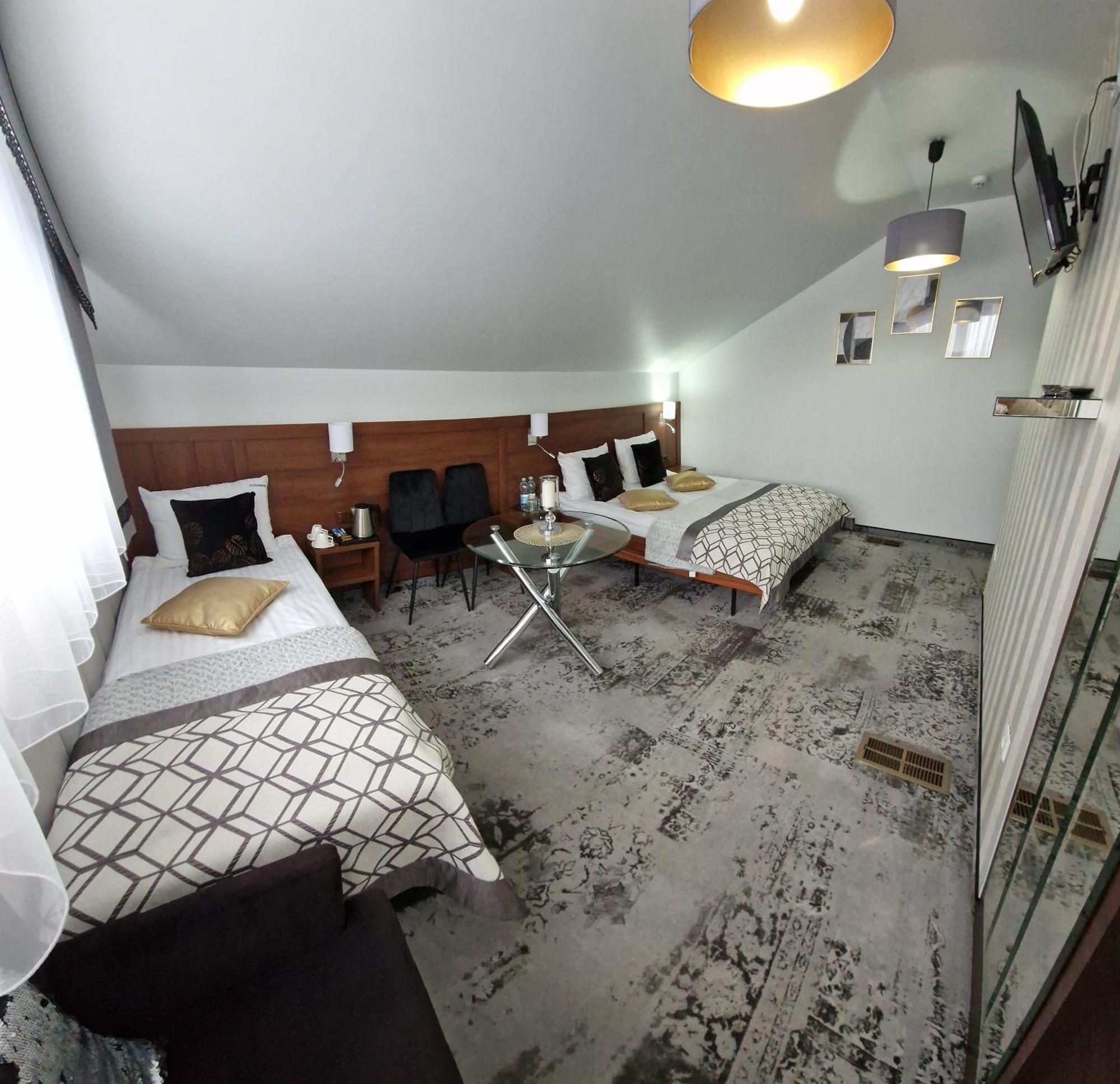 Cynamon Hotel Nowy Sącz Buitenkant foto