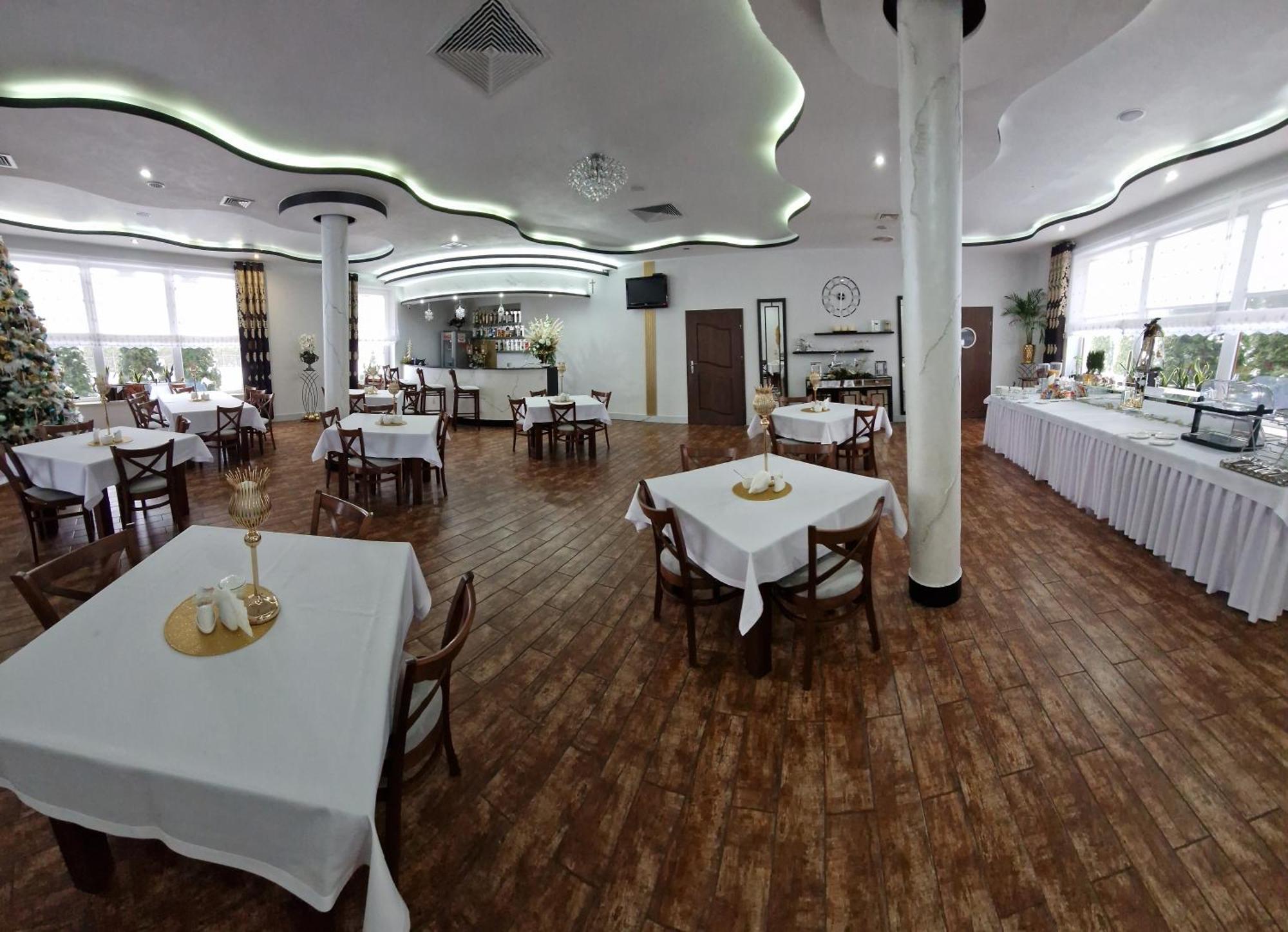 Cynamon Hotel Nowy Sącz Buitenkant foto
