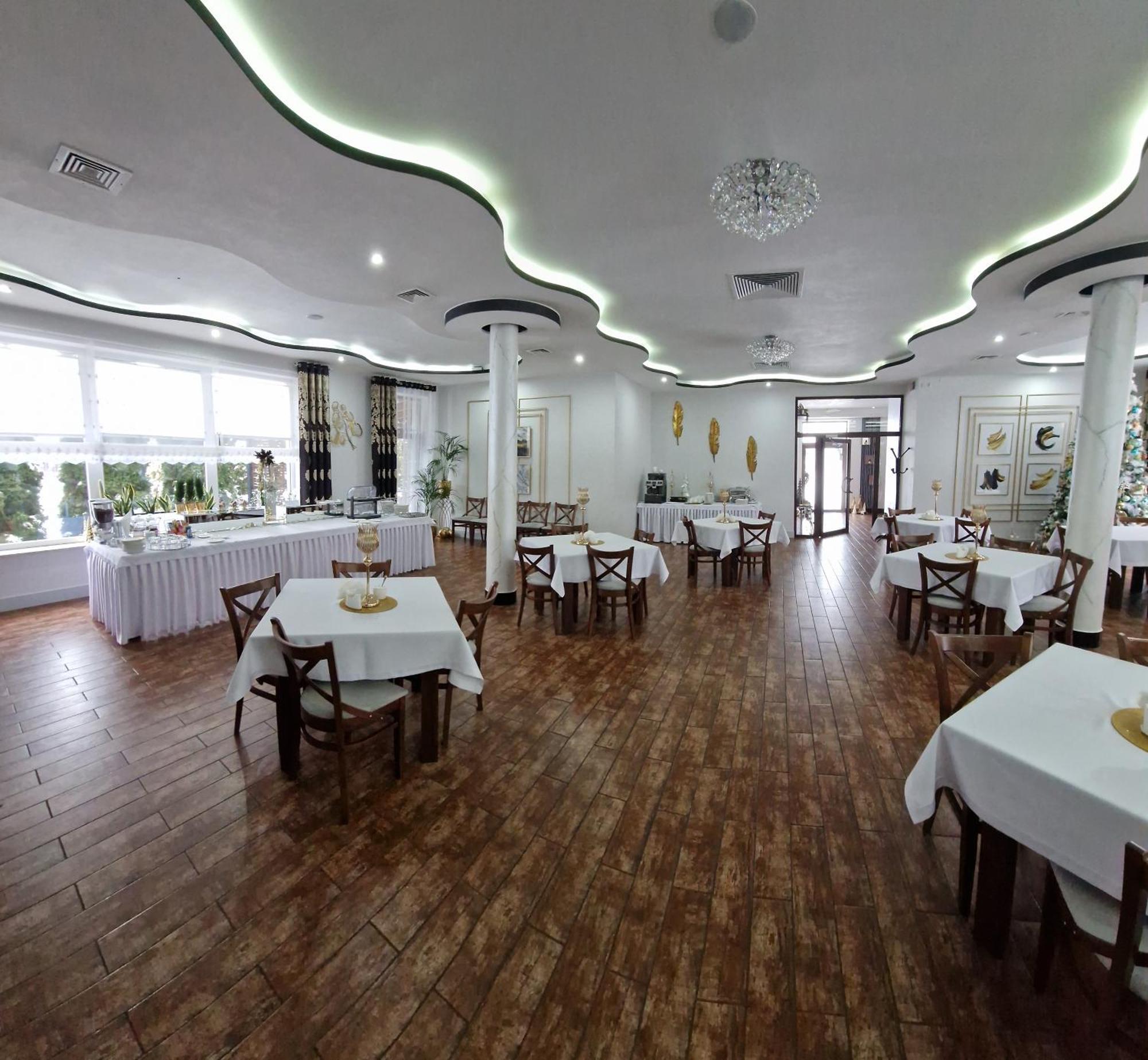 Cynamon Hotel Nowy Sącz Buitenkant foto