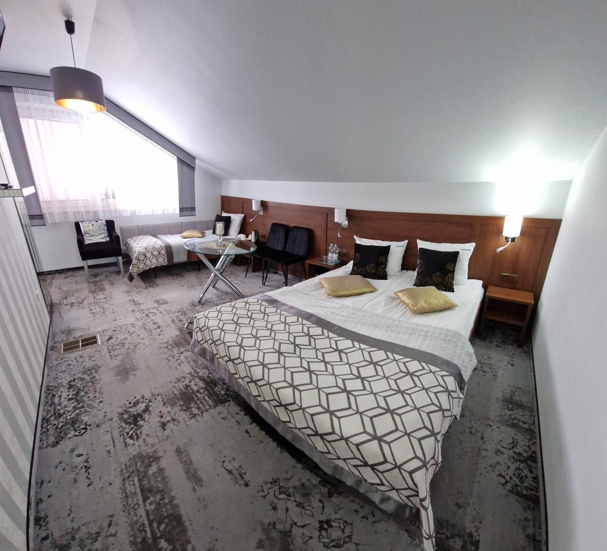 Cynamon Hotel Nowy Sącz Buitenkant foto