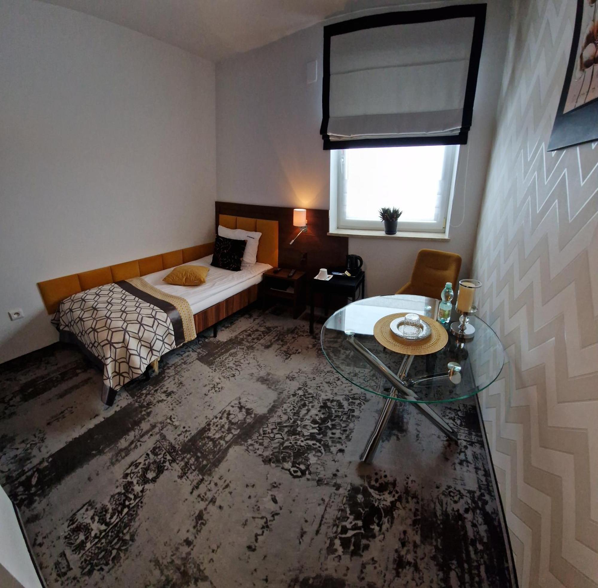 Cynamon Hotel Nowy Sącz Buitenkant foto