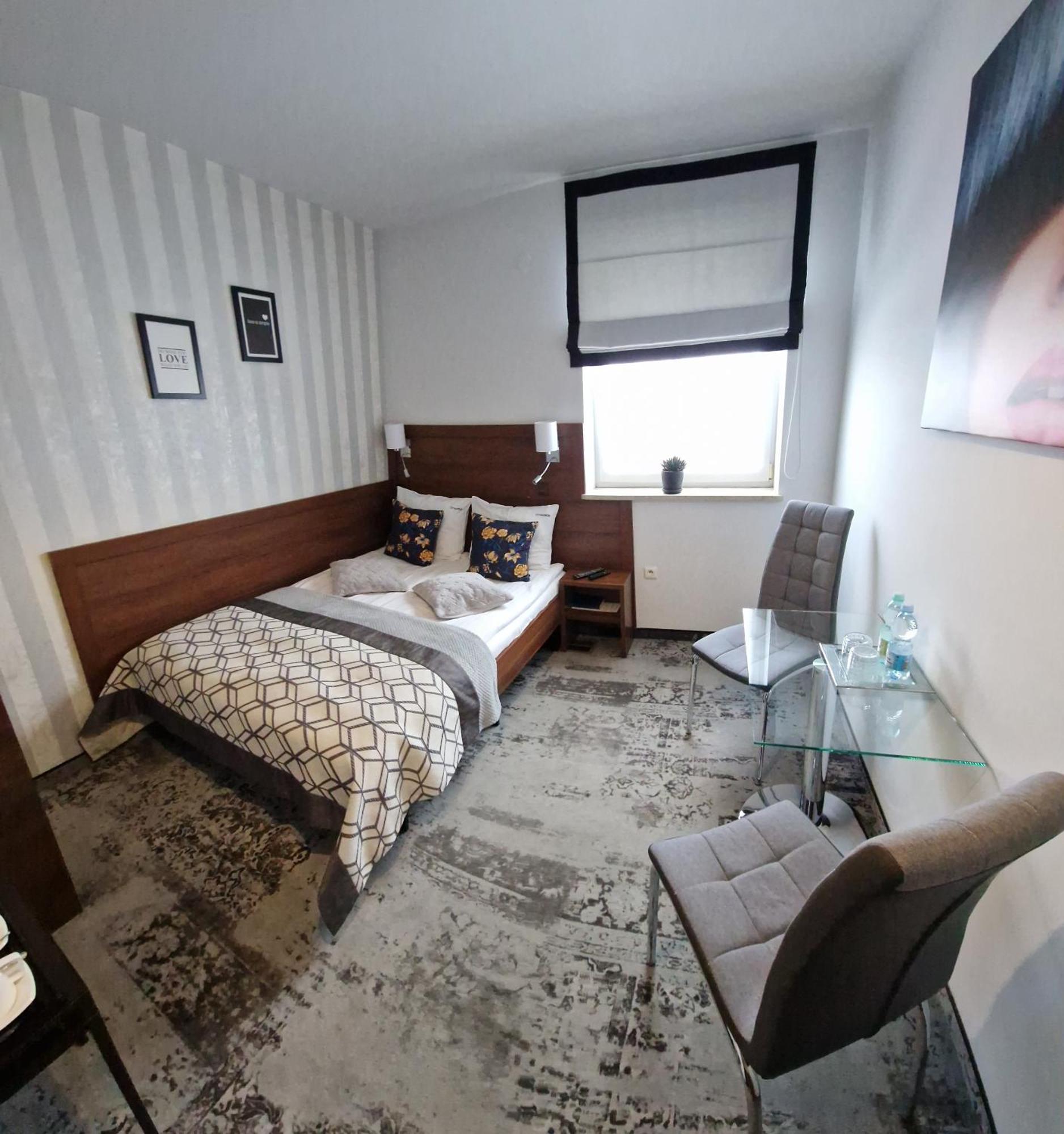 Cynamon Hotel Nowy Sącz Buitenkant foto