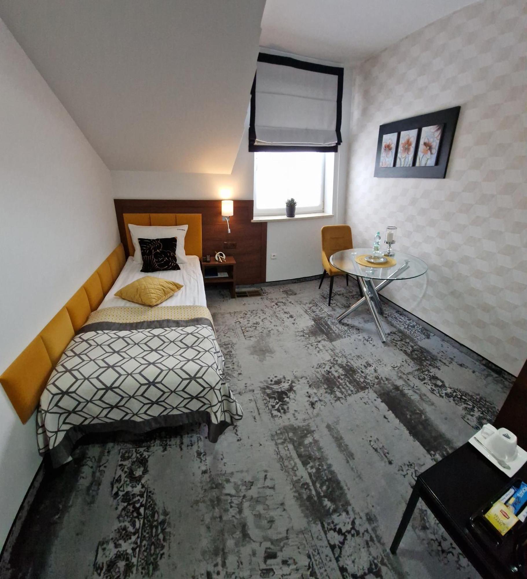 Cynamon Hotel Nowy Sącz Buitenkant foto