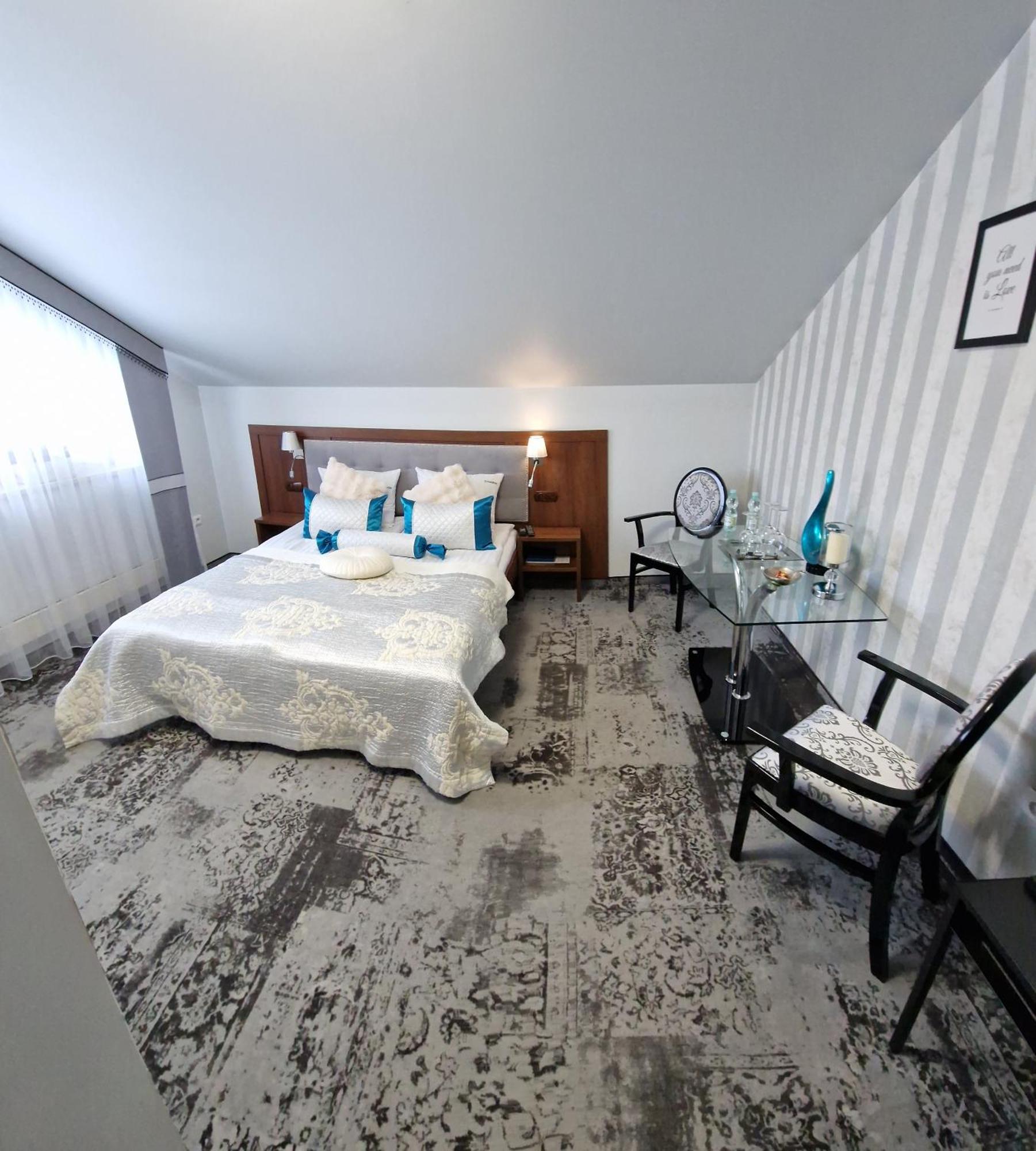 Cynamon Hotel Nowy Sącz Buitenkant foto